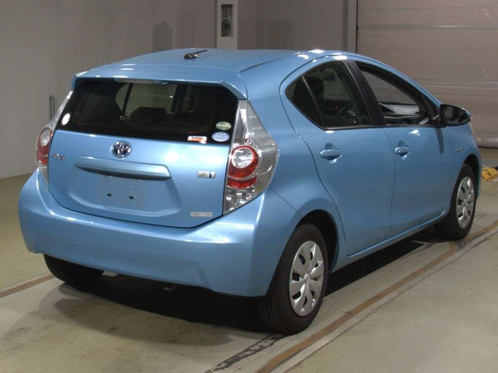 2014 Toyota Aqua NHP10[1]