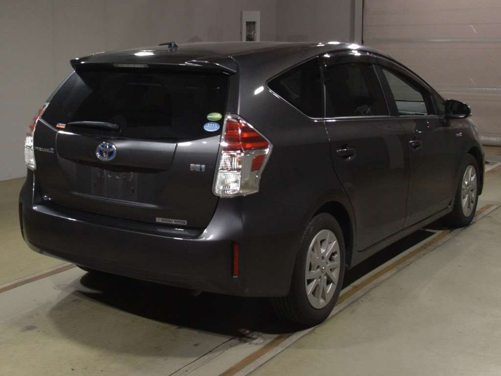 2019 Toyota Prius alpha ZVW41W[1]