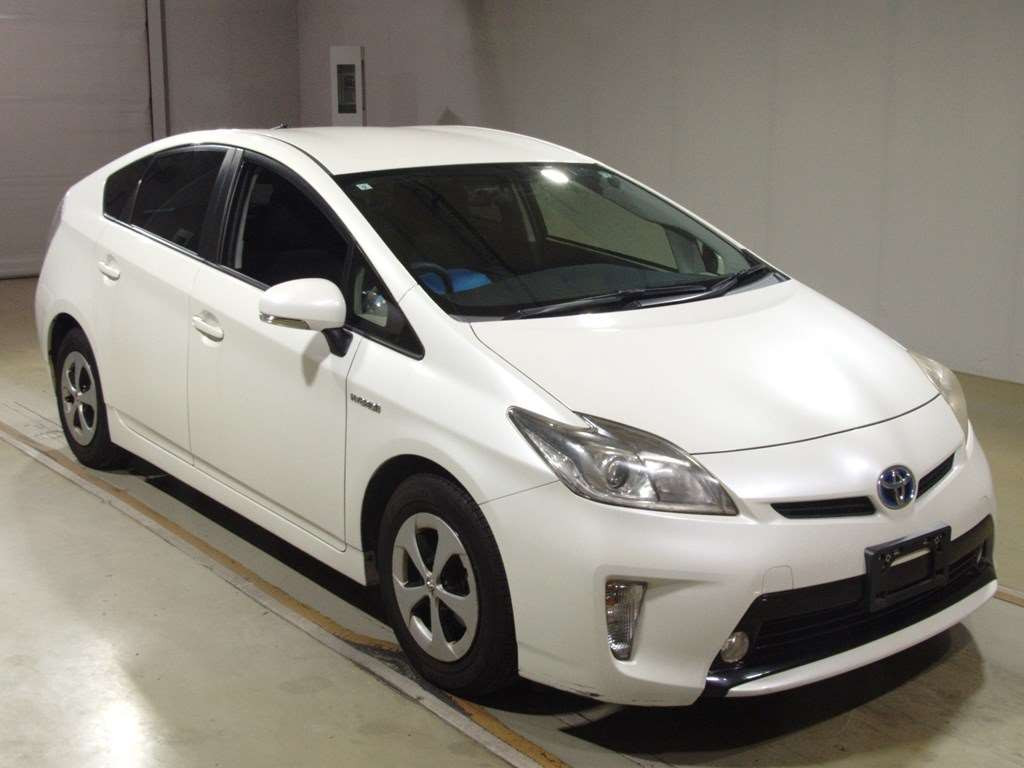 2013 Toyota Prius ZVW30[2]