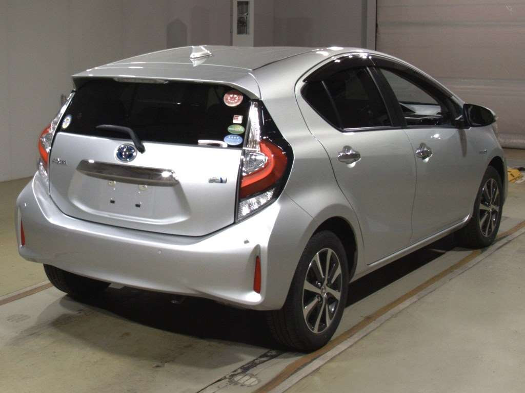 2018 Toyota Aqua NHP10[1]