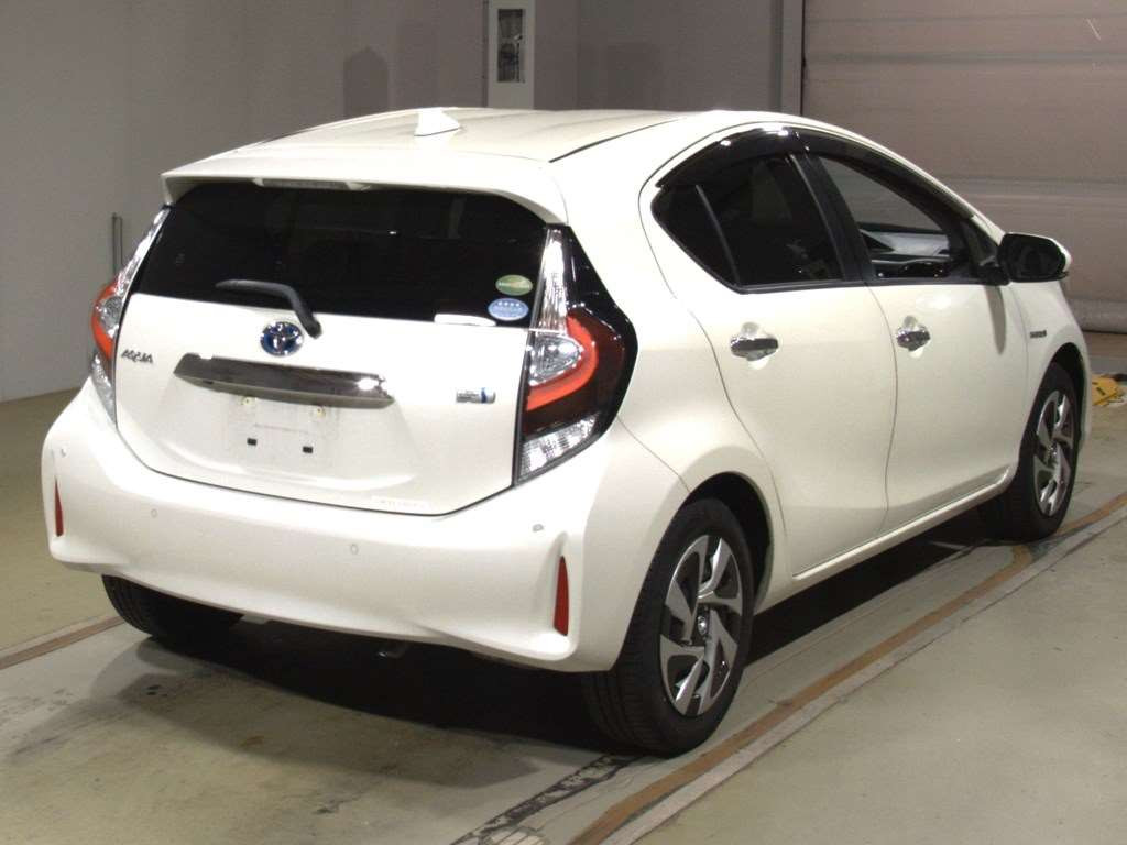 2019 Toyota Aqua NHP10[1]