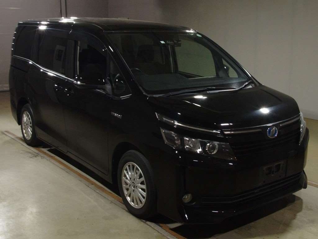 2016 Toyota Voxy ZWR80G[2]