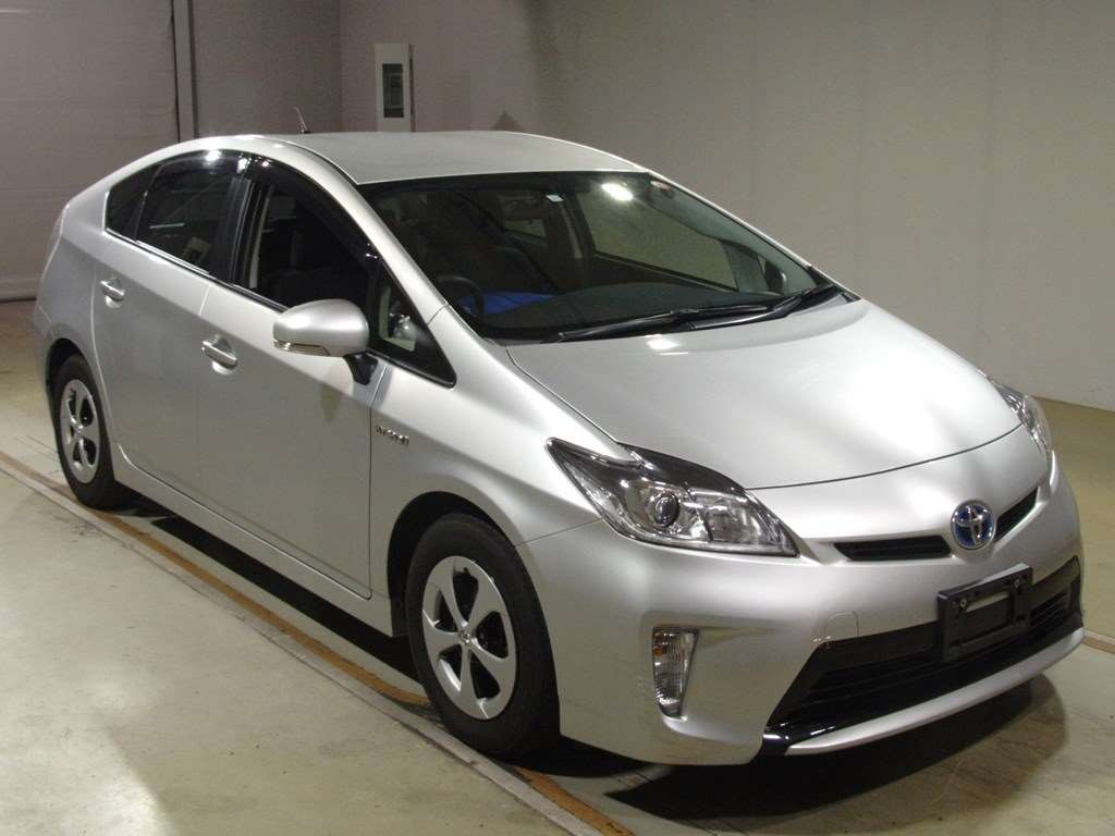 2013 Toyota Prius ZVW30[2]