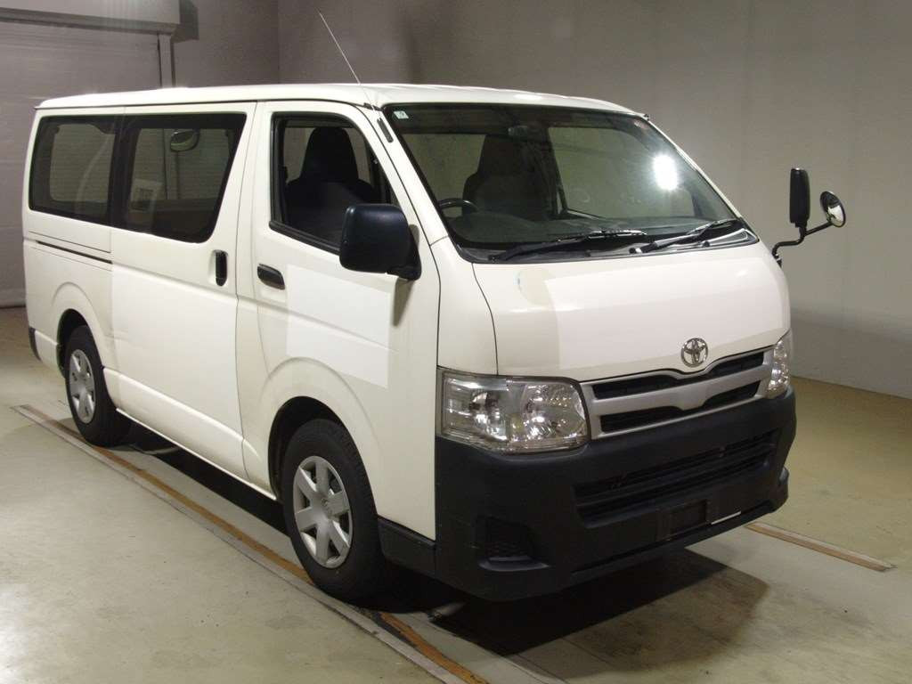 2013 Toyota Hiace Van TRH200V[2]