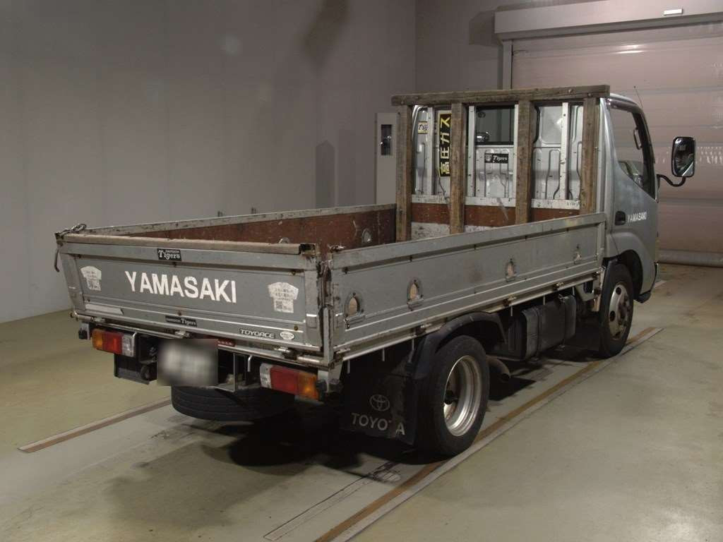 2005 Toyota Dyna Truck XZU306[1]