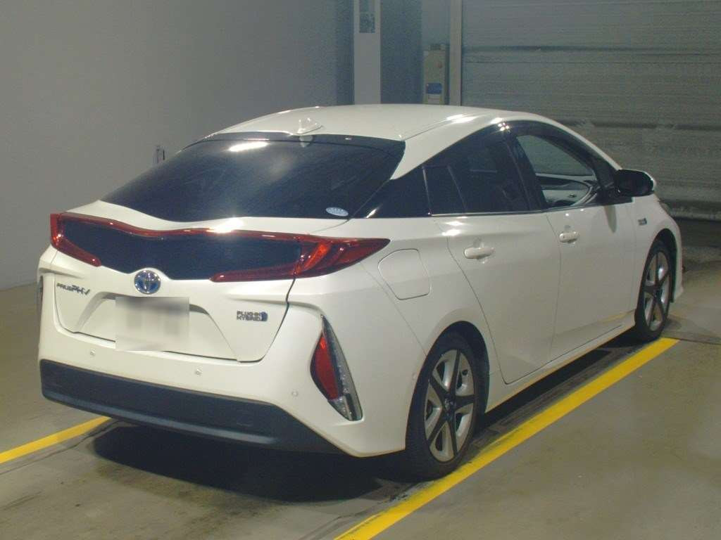 2019 Toyota Prius PHV ZVW52[1]