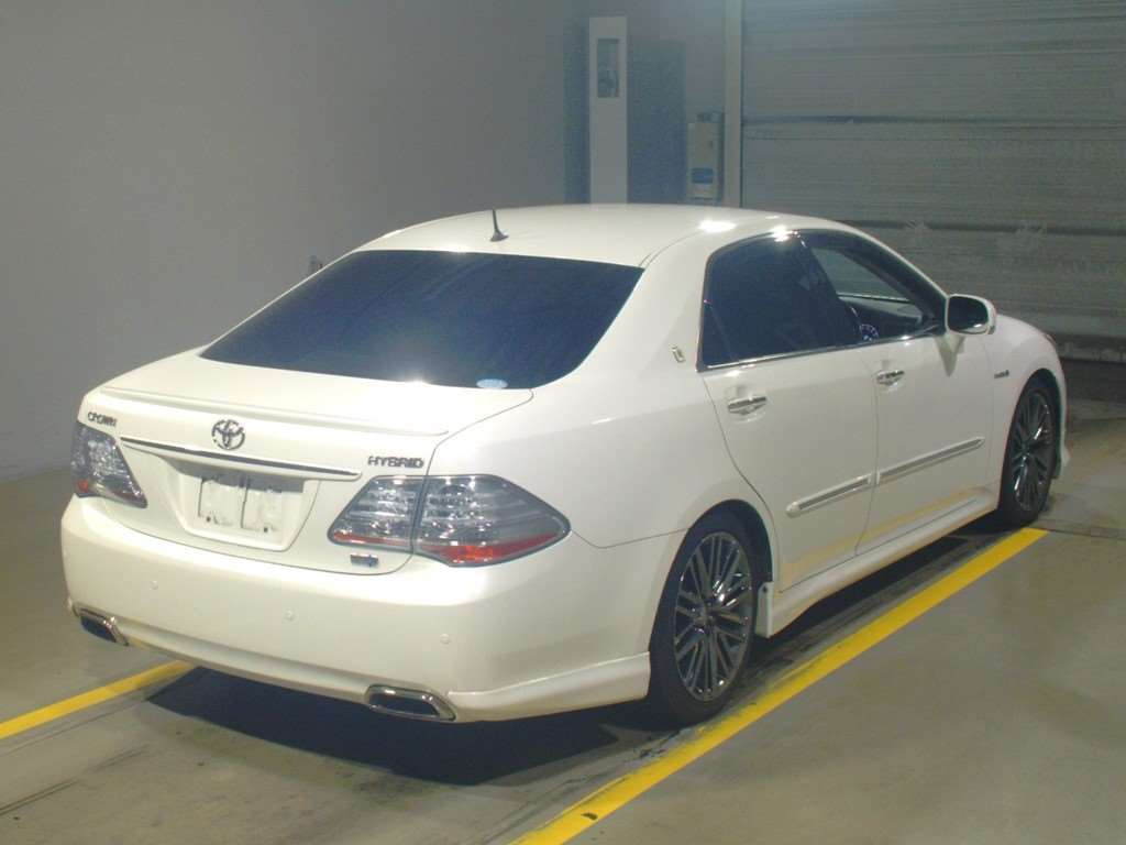 2009 Toyota Crown Hybrid GWS204[1]