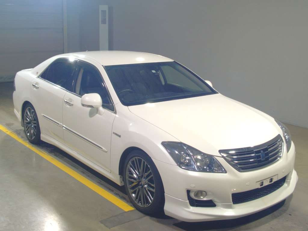 2009 Toyota Crown Hybrid GWS204[2]