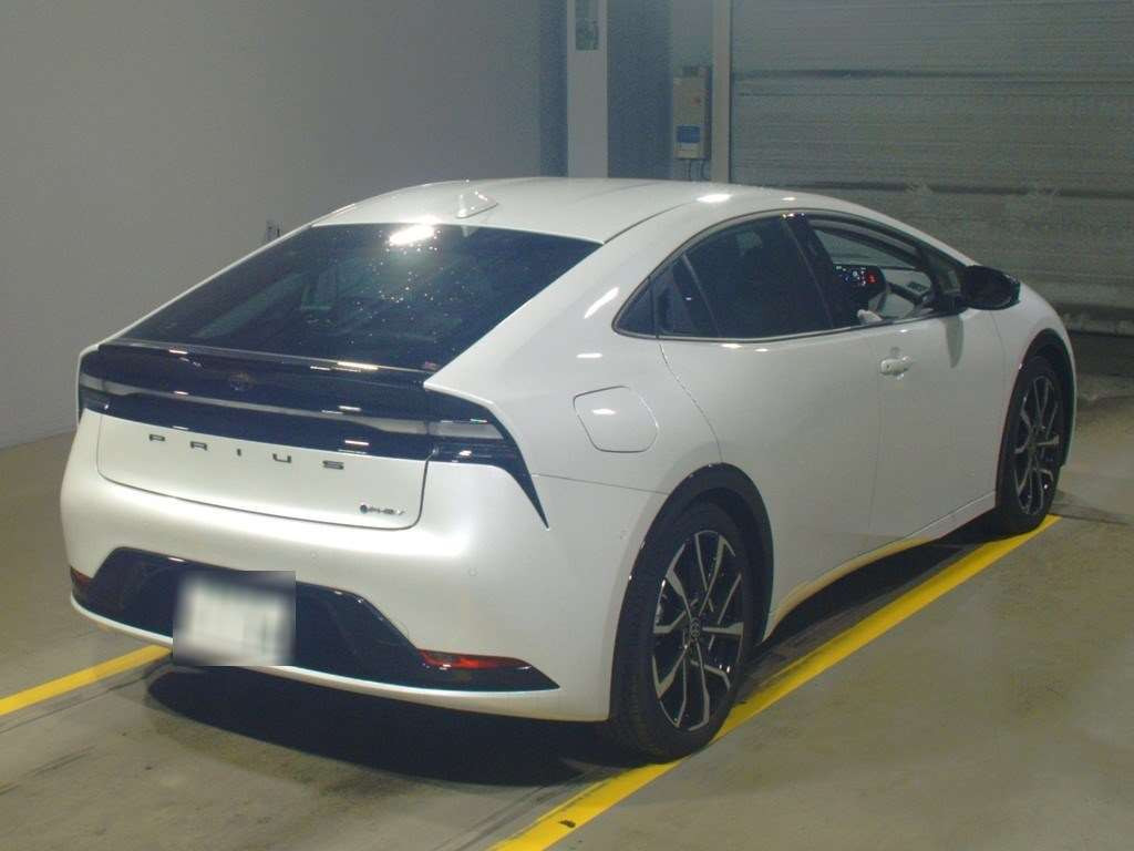 2023 Toyota Prius PHV MXWH61[1]