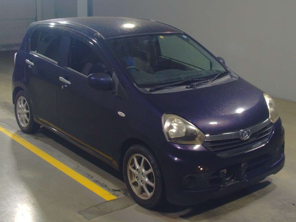 2013 Daihatsu Mira es LA300S[2]