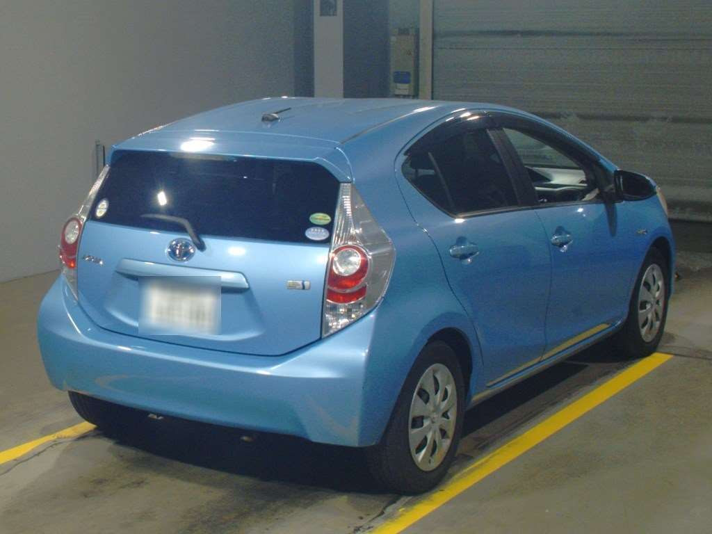 2012 Toyota Aqua NHP10[1]