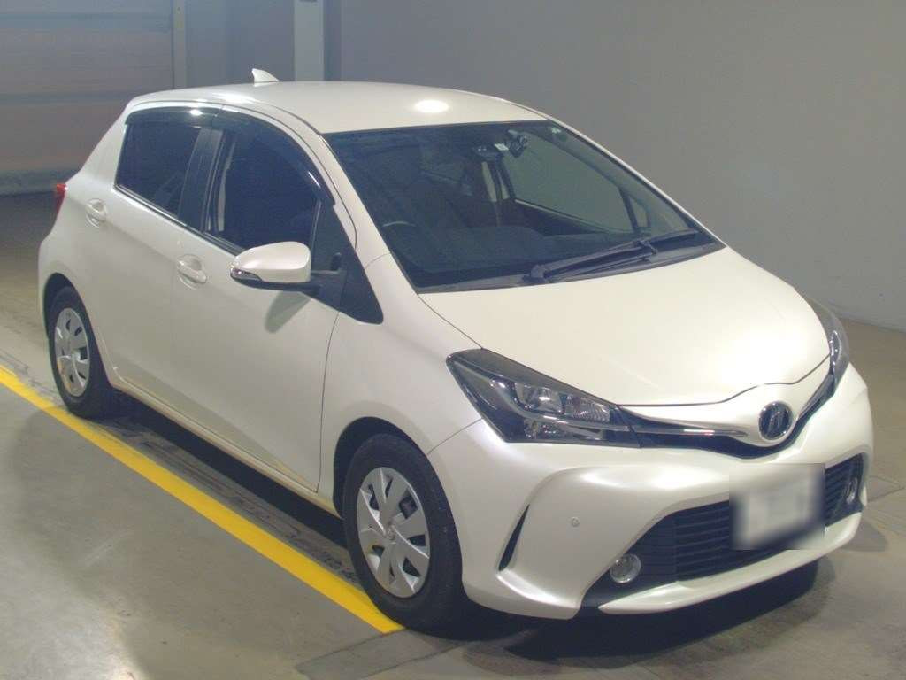 2015 Toyota Vitz NSP130[2]