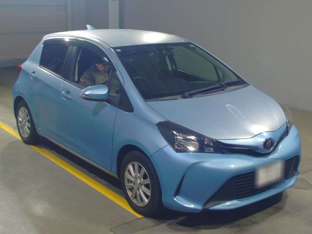 2015 Toyota Vitz NSP130[2]