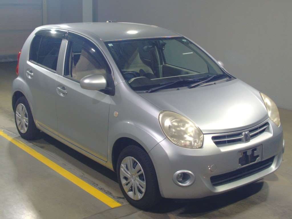 2010 Toyota Passo KGC30[2]