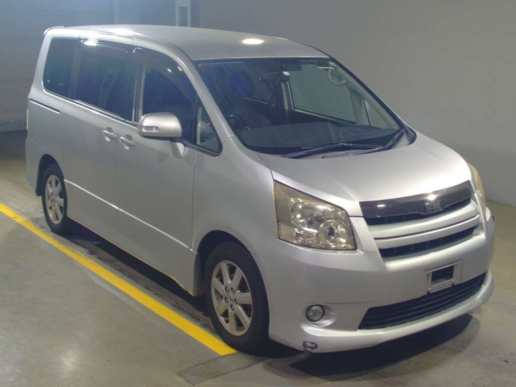 2008 Toyota Noah ZRR70W[2]