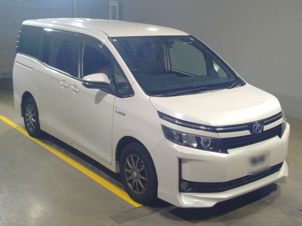 2014 Toyota Voxy ZWR80G[2]