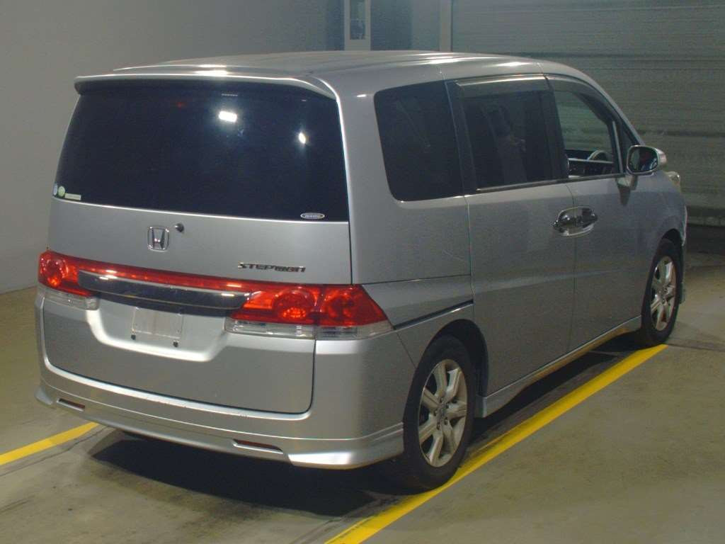 2005 Honda Step WGN RG1[1]