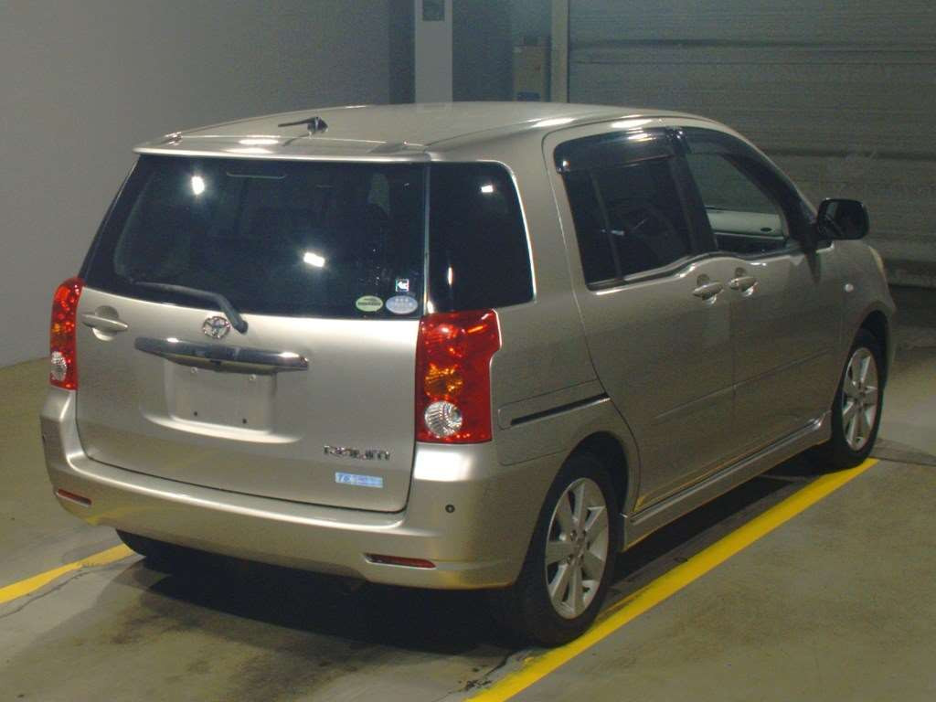 2005 Toyota Raum NCZ20[1]