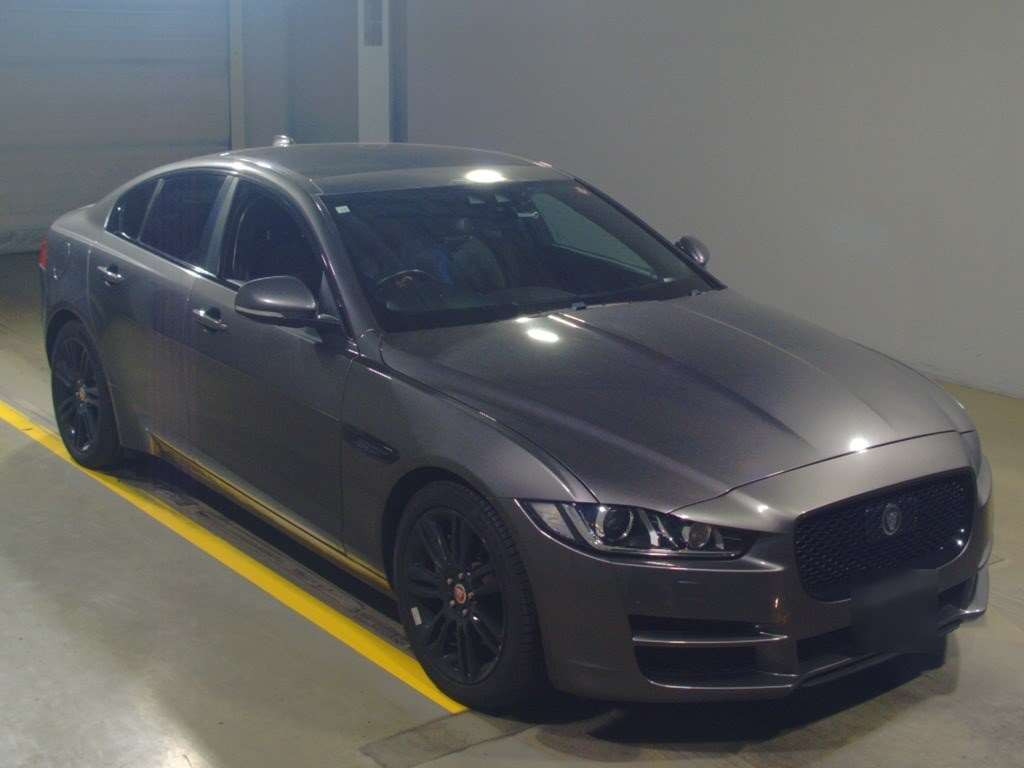 2016 Jaguar XE JA2NA[2]