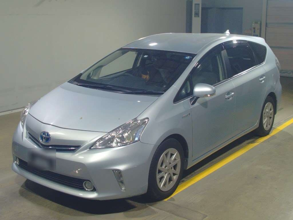 2011 Toyota Prius alpha ZVW41W[0]