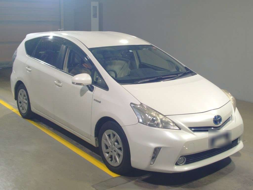 2012 Toyota Prius alpha ZVW41W[2]