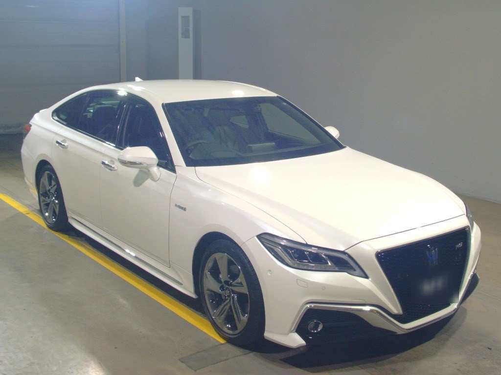 2019 Toyota Crown Hybrid AZSH20[2]