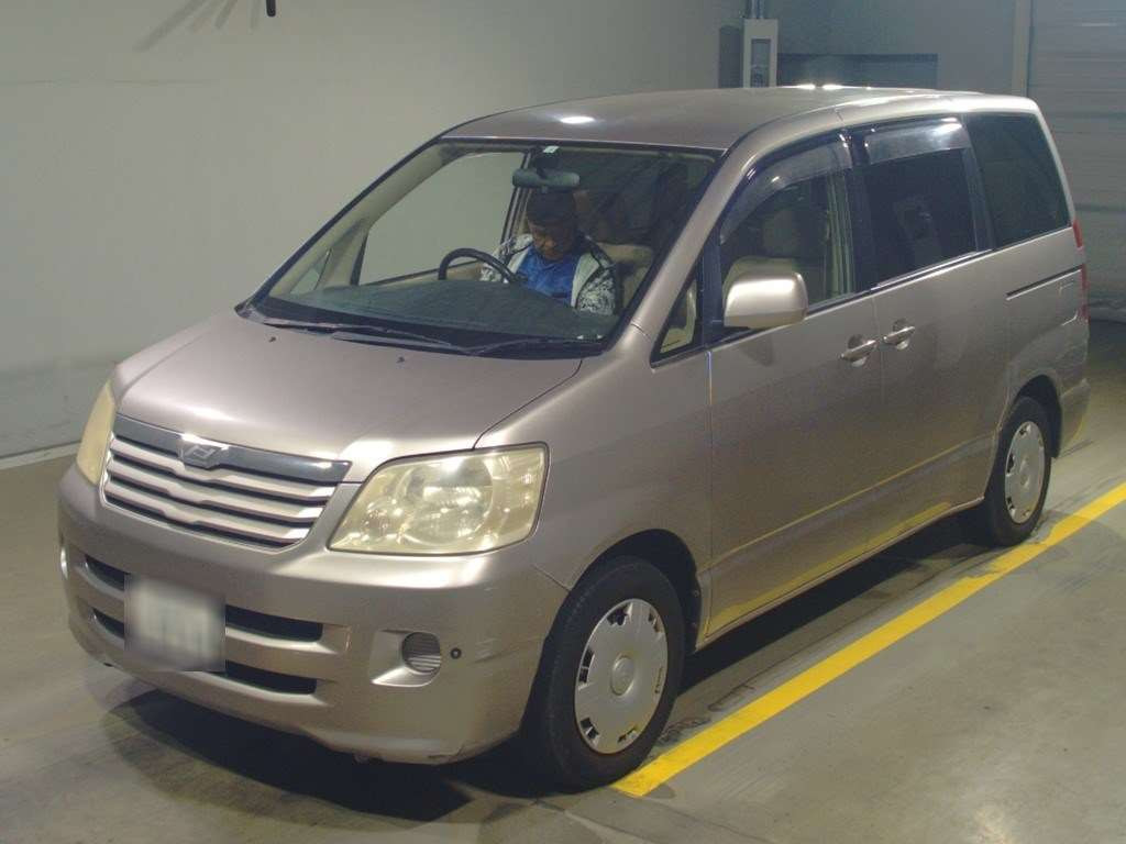 2004 Toyota Noah AZR60G[0]