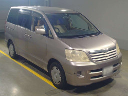 2004 Toyota Noah