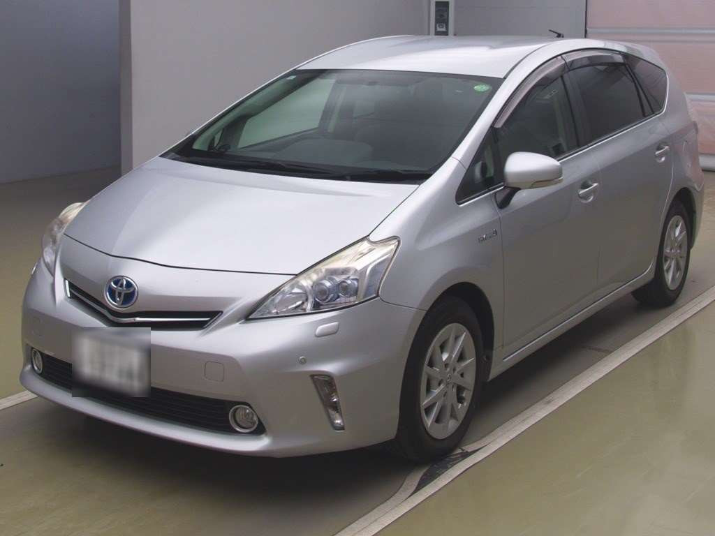 2011 Toyota Prius alpha ZVW41W[0]