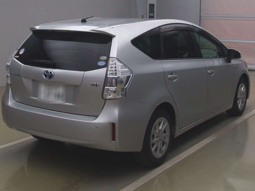 2011 Toyota Prius alpha ZVW41W[1]