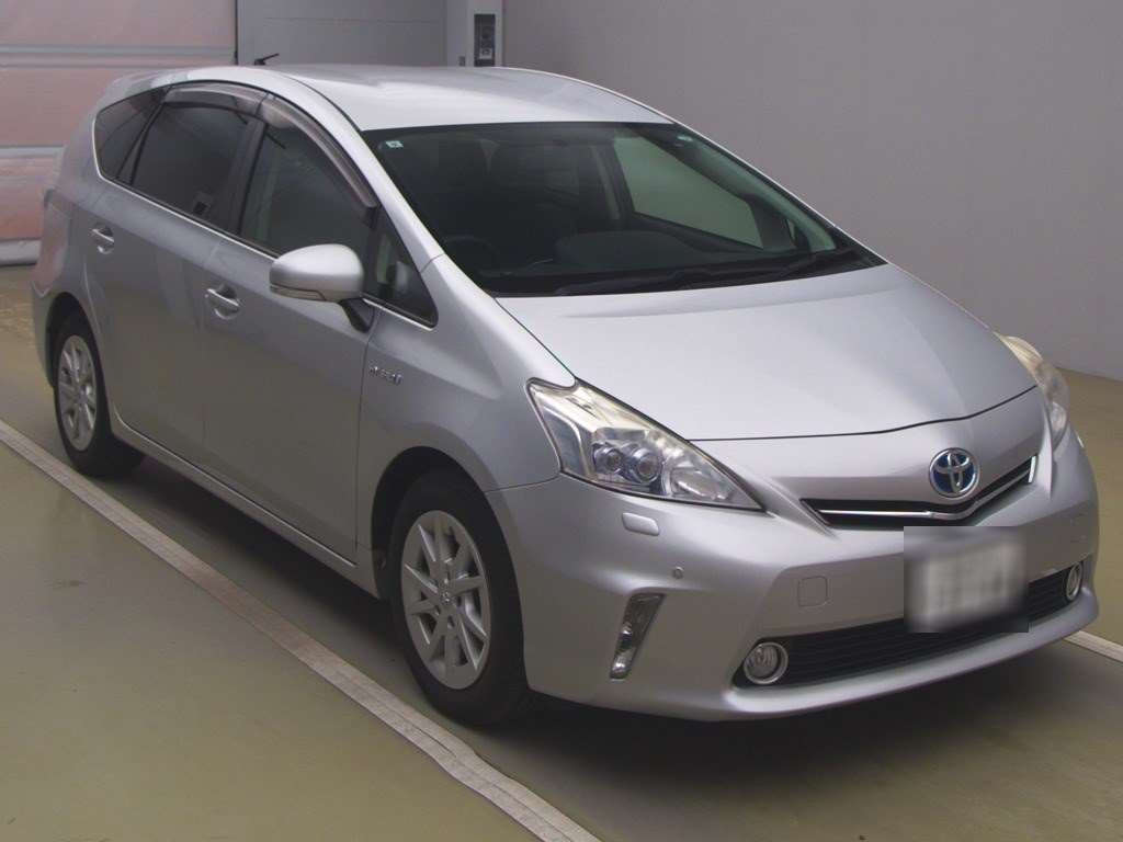 2011 Toyota Prius alpha ZVW41W[2]