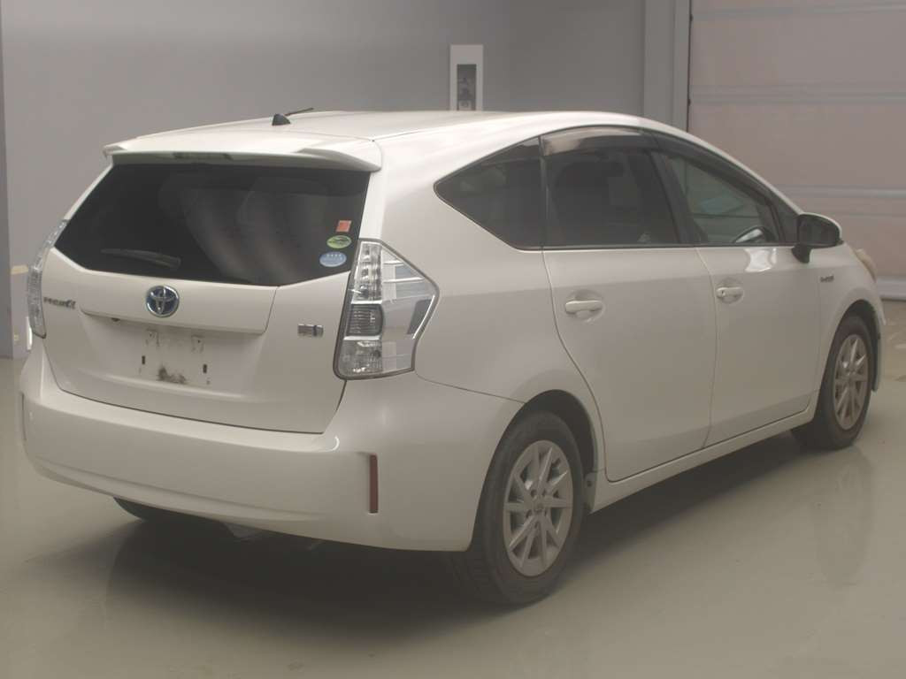 2012 Toyota Prius alpha ZVW41W[1]