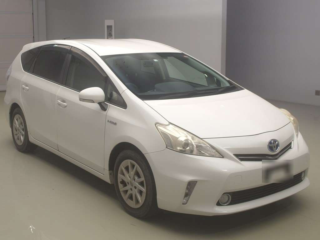 2012 Toyota Prius alpha ZVW41W[2]