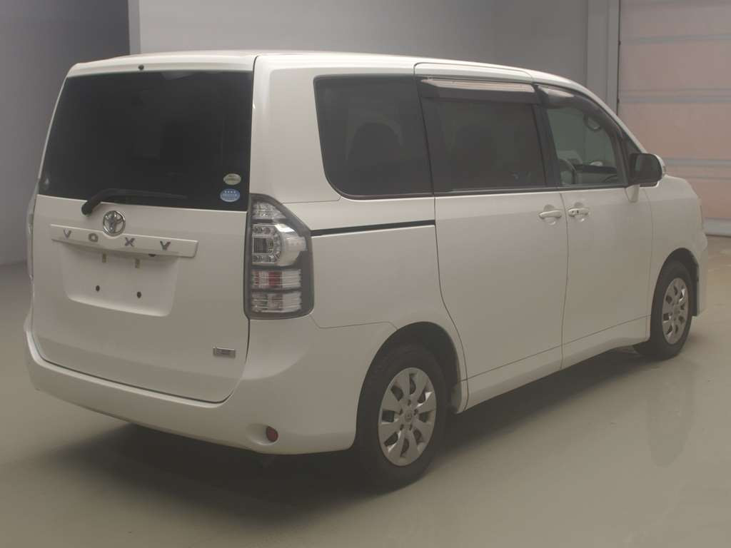 2011 Toyota Voxy ZRR70G[1]