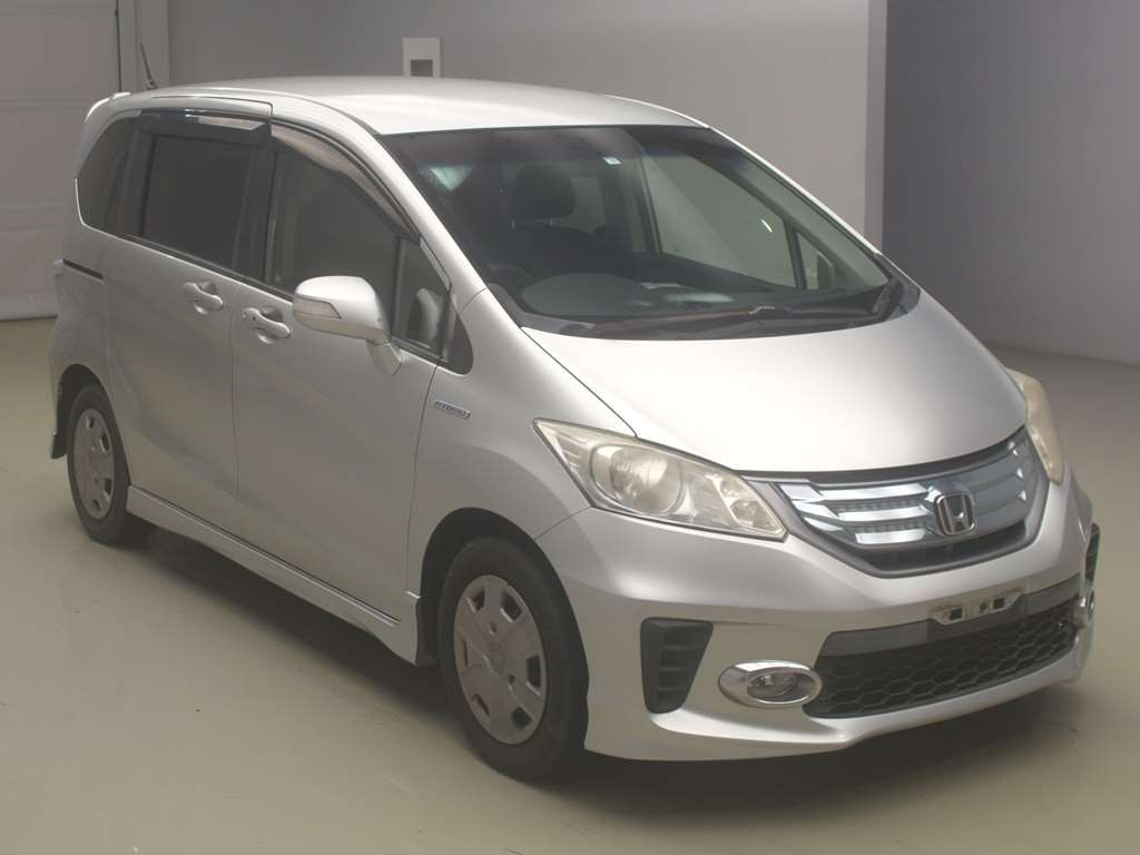 2012 Honda Freed hybrid GP3[2]