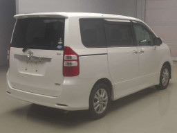 2011 Toyota Noah