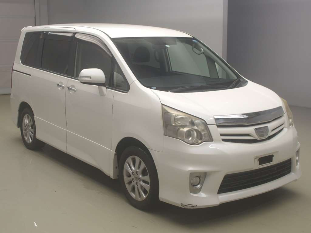 2011 Toyota Noah ZRR70W[2]