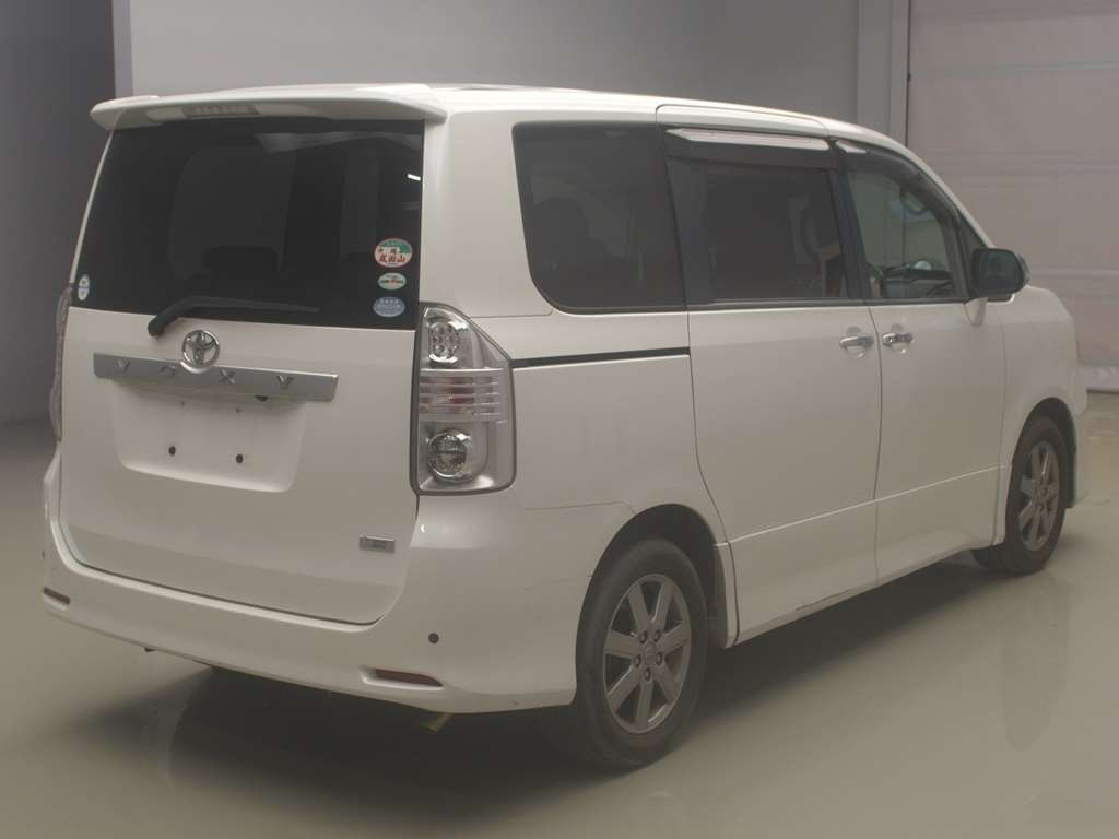 2009 Toyota Voxy ZRR70W[1]