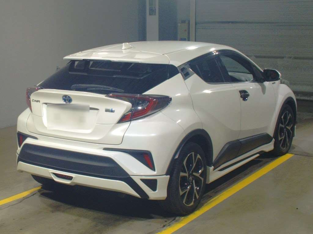 2017 Toyota C-HR ZYX10[1]