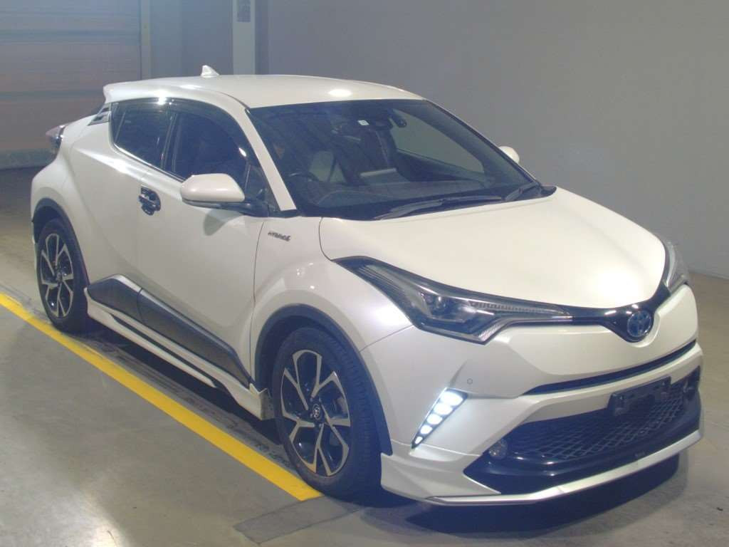 2017 Toyota C-HR ZYX10[2]