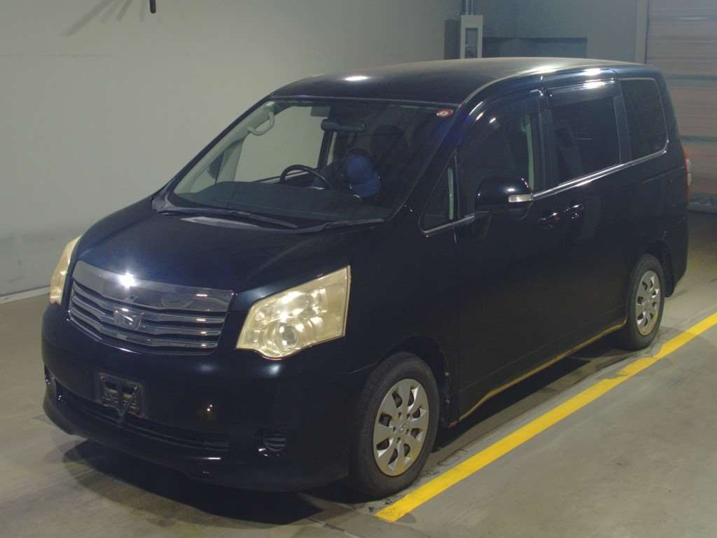 2010 Toyota Noah ZRR70G[0]