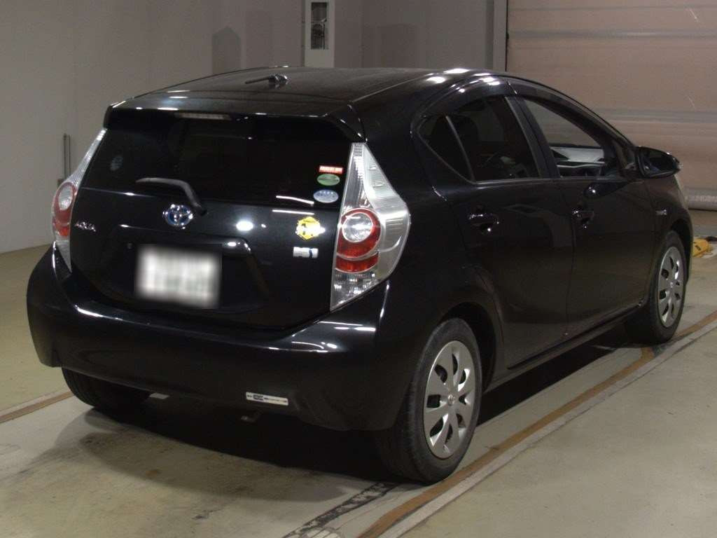 2014 Toyota Aqua NHP10[1]