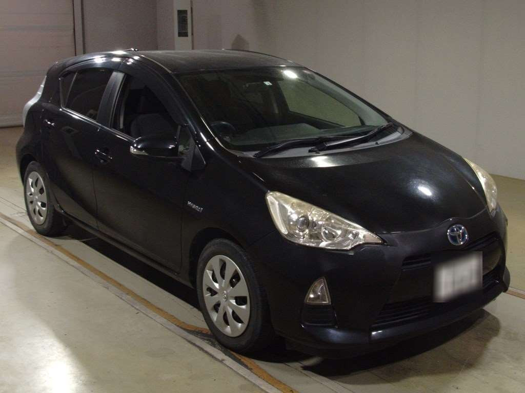 2014 Toyota Aqua NHP10[2]