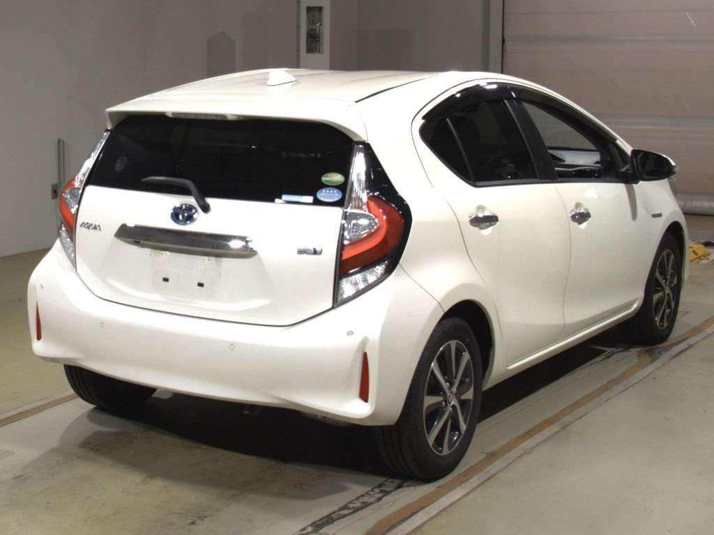 2018 Toyota Aqua NHP10[1]