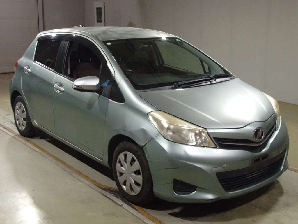 2011 Toyota Vitz NSP130[2]