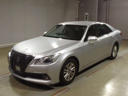 2013 Toyota Crown Hybrid