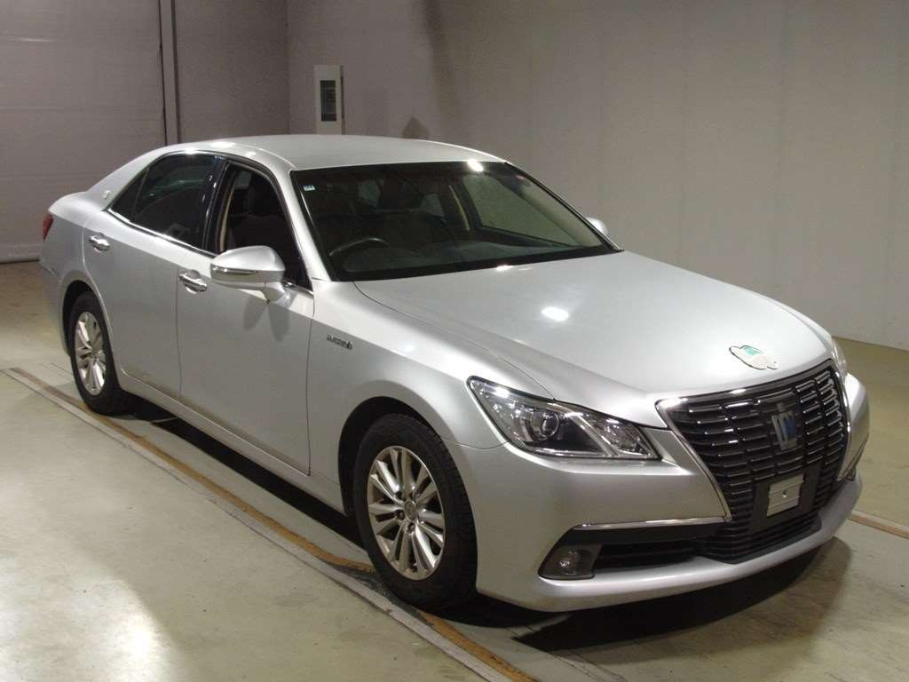 2013 Toyota Crown Hybrid AWS210[2]