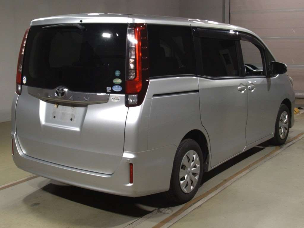 2015 Toyota Noah ZRR80G[1]