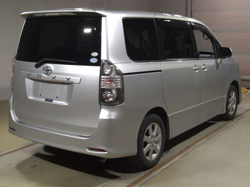 2007 Toyota Voxy ZRR70W[1]