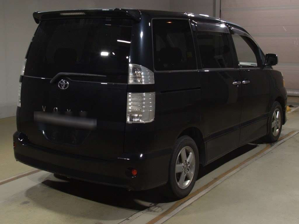 2005 Toyota Voxy AZR60G[1]